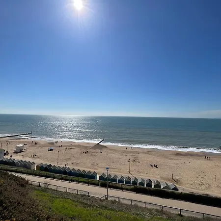 The Retreat - Large Luxury Apartment, Two Mins From Beach-2